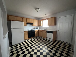 216 Deer Creek Dr in Jacksonville, NC - Building Photo - Building Photo