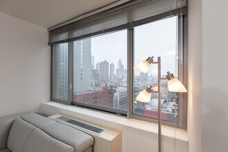 271 W 47th St in New York, NY - Building Photo - Building Photo