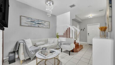 2342 SE 10th St in Homestead, FL - Building Photo - Building Photo