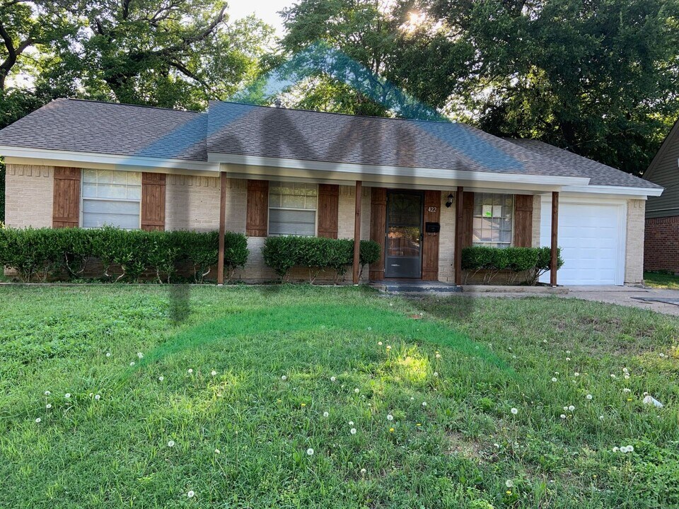 422 Oriole Cir in Duncanville, TX - Building Photo