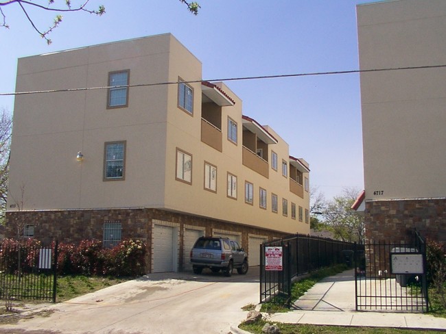 Virginia Place in Dallas, TX - Building Photo - Building Photo