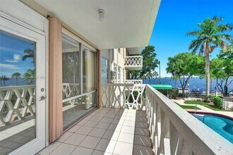 1430 Brickell Bay Dr in Miami, FL - Building Photo - Building Photo