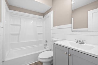 18 Manor Dr in Collinsville, IL - Building Photo - Building Photo