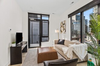 153 W Ohio St in Chicago, IL - Building Photo - Building Photo