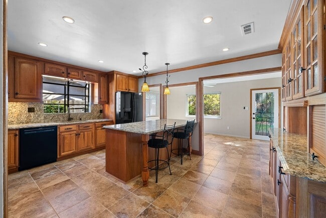 5773 Theta Pl in San Diego, CA - Building Photo - Building Photo