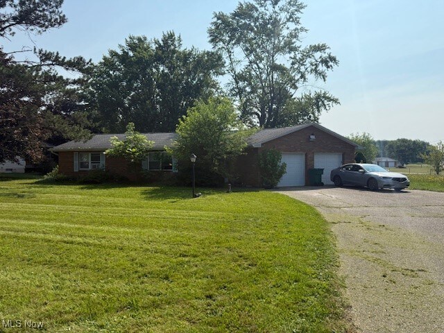 2191 Edison St NW in Uniontown, OH - Building Photo