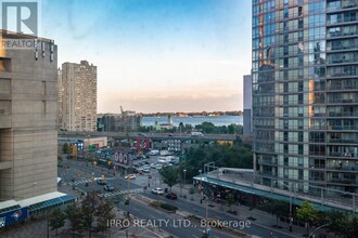 81-981 Navy Wharf Ct in Toronto, ON - Building Photo - Building Photo