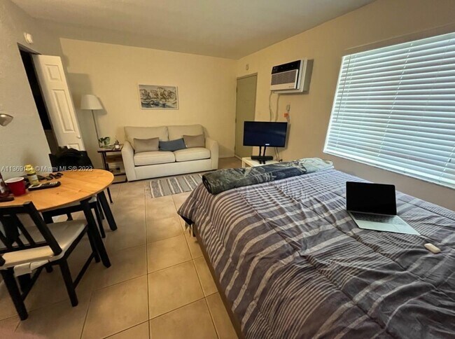 8601 SW 68th Ct-Unit -2 in Pinecrest, FL - Building Photo - Building Photo