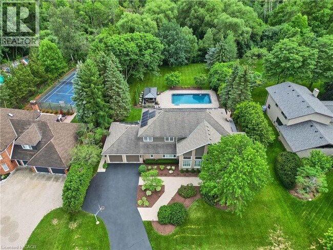 587 Manorwood Ct in Waterloo, ON - Building Photo - Building Photo