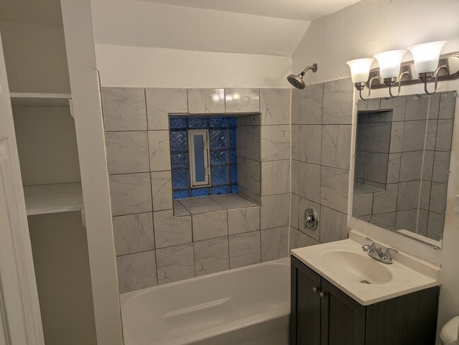 1318 S Kolin Ave, Unit BSMT in Chicago, IL - Foto de edificio - Building Photo