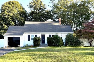 58 Hartford St in Natick, MA - Building Photo