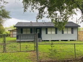 518 Big Deer Dr in Crosby, TX - Building Photo