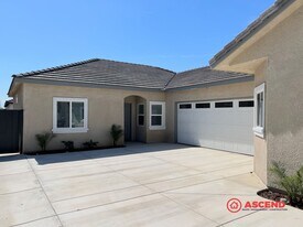 8409 Frankie Lou St in Bakersfield, CA - Building Photo