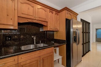 1560 NE 127th St in North Miami, FL - Building Photo - Building Photo