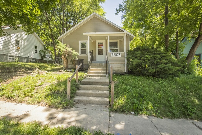 2807 Oxford St in Des Moines, IA - Building Photo - Building Photo