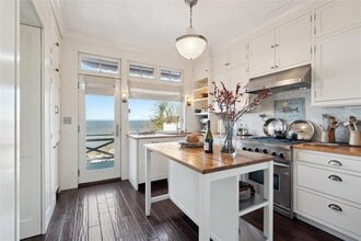 54 Prospect Ave, Unit Lower level in Sea Cliff, NY - Building Photo - Building Photo