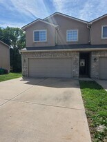 538 NW Fieldcrest Dr in Lee's Summit, MO - Building Photo