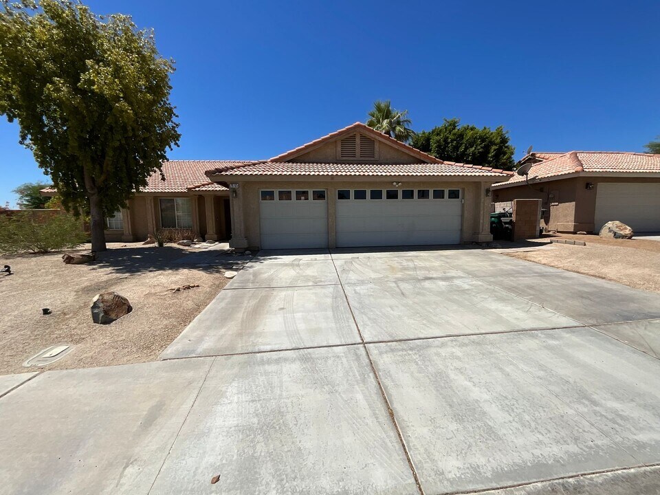 79705 Iris Ct in La Quinta, CA - Building Photo