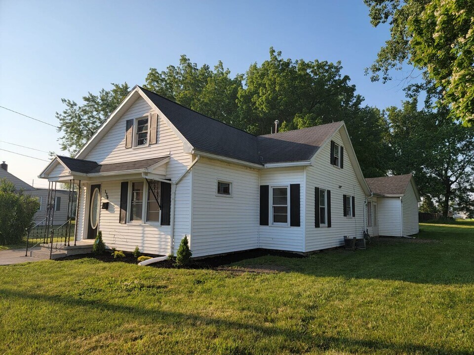 136 E Edwards St in Lima, OH - Building Photo