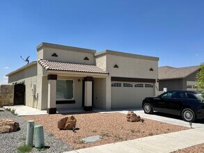 5013 Joe Castillo St in El Paso, TX - Building Photo - Building Photo