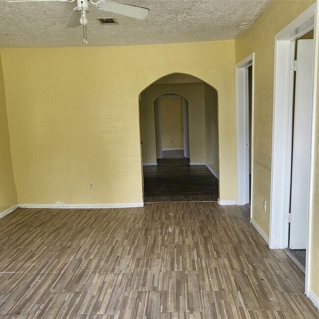 1005 E 35th St in Houston, TX - Building Photo - Building Photo