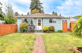 8408 33rd St W in University Place, WA - Building Photo - Building Photo