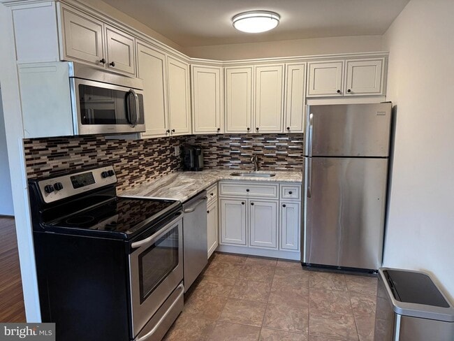 1016 W Baltimore Pike, Unit E10 in Media, PA - Building Photo - Building Photo