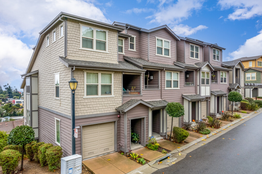 6117 Old Quarry Loop in Oakland, CA - Foto de edificio