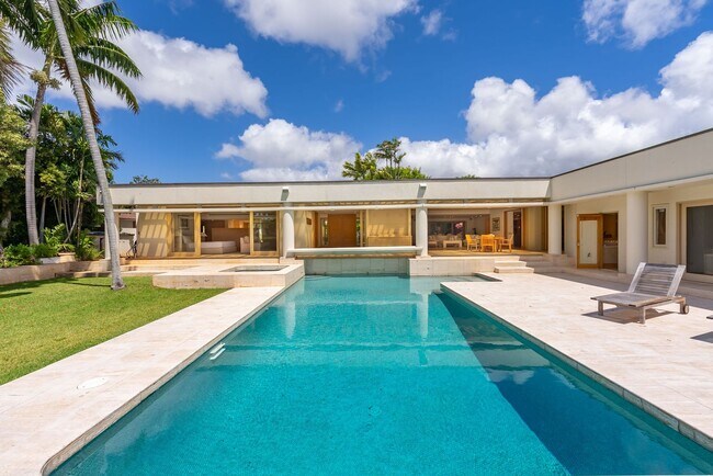 property at 1077 Waiholo St