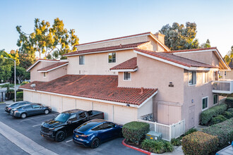 Pier Pointe Condos in Huntington Beach, CA - Building Photo - Building Photo