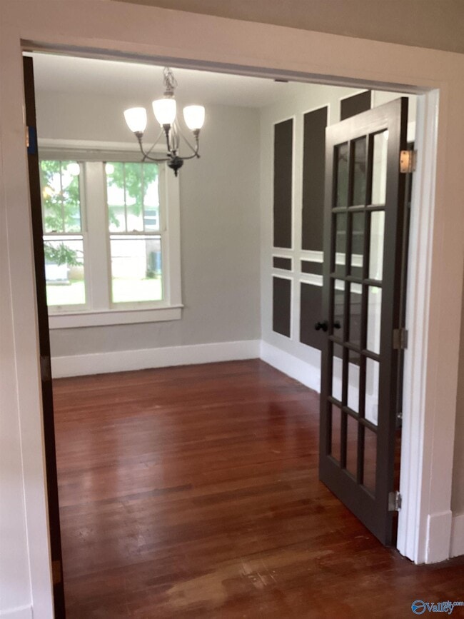 2404 Whitesburg Dr