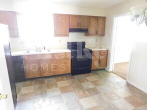 2428 Green Glen Dr, Unit 08-308 in Memphis, TN - Building Photo - Building Photo