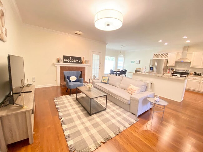 2300 Evergreen Ln