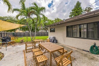 2924 NW 69th Ct in Fort Lauderdale, FL - Building Photo - Building Photo