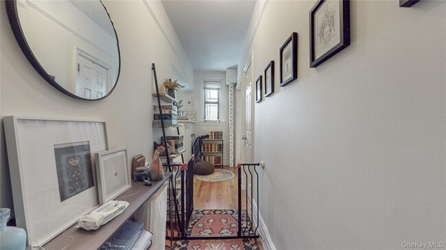 72-34 Austin St in Queens, NY - Foto de edificio - Building Photo