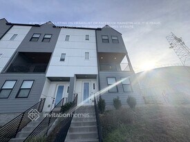 422 38th Ave N, Unit 10B in Nashville, TN - Building Photo