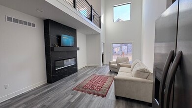 22114 W 116th Terrace in Olathe, KS - Foto de edificio - Building Photo