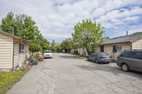 1648-1678 Dutton Ave in Santa Rosa, CA - Foto de edificio - Building Photo