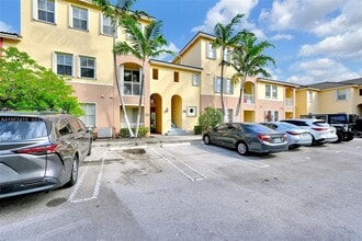 10132 NW 7th St in Miami, FL - Building Photo - Building Photo