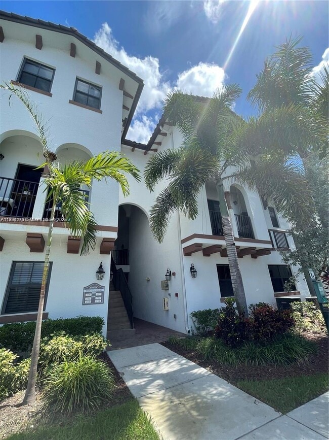 10630 NW 88th St in Doral, FL - Building Photo - Building Photo