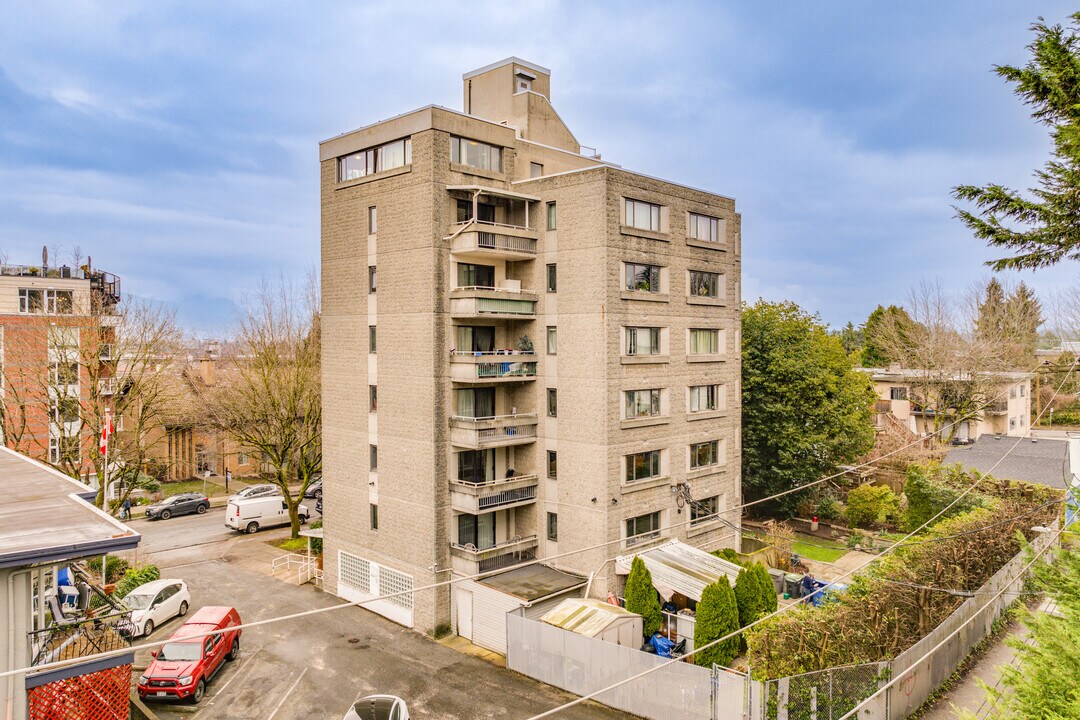 Chelsea Tower in Vancouver, BC - Building Photo