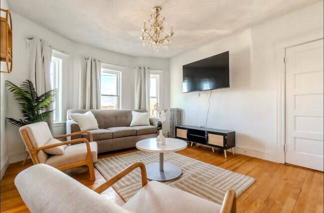 39 Medford St, Unit 2