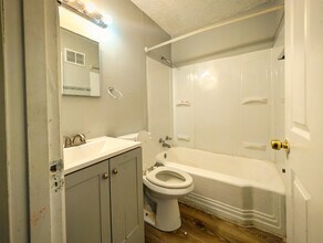 7470 Sharon Dr in St. Louis, MO - Building Photo - Building Photo