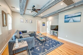 71 S Bay Dr in Babylon, NY - Building Photo - Building Photo