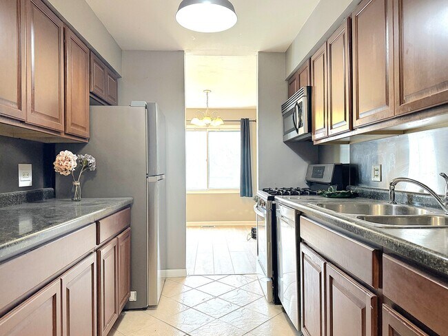 2711 Hobson Rd in Woodridge, IL - Building Photo - Building Photo