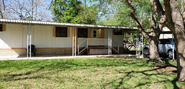 15217 Mesquite Trail in San Antonio, TX - Building Photo - Building Photo