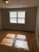 295 Huxley Ave in Providence, RI - Foto de edificio - Building Photo