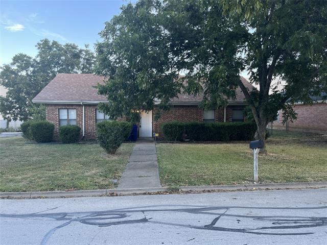 property at 624 Fort Worth St