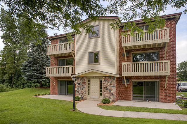 621 W 65th St-Unit -3 in Westmont, IL - Foto de edificio