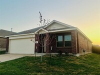 406 Sweetshade Ln in Princeton, TX - Foto de edificio - Building Photo